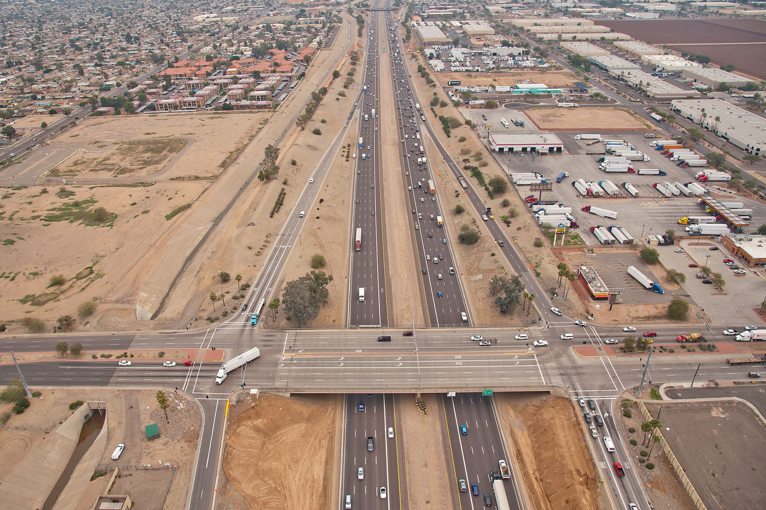 Design-Build ADOT Loop 202 South Mountain Freeway - Fluor Design-Build ADOT Loop 202 South Mountain Freeway - Fluor